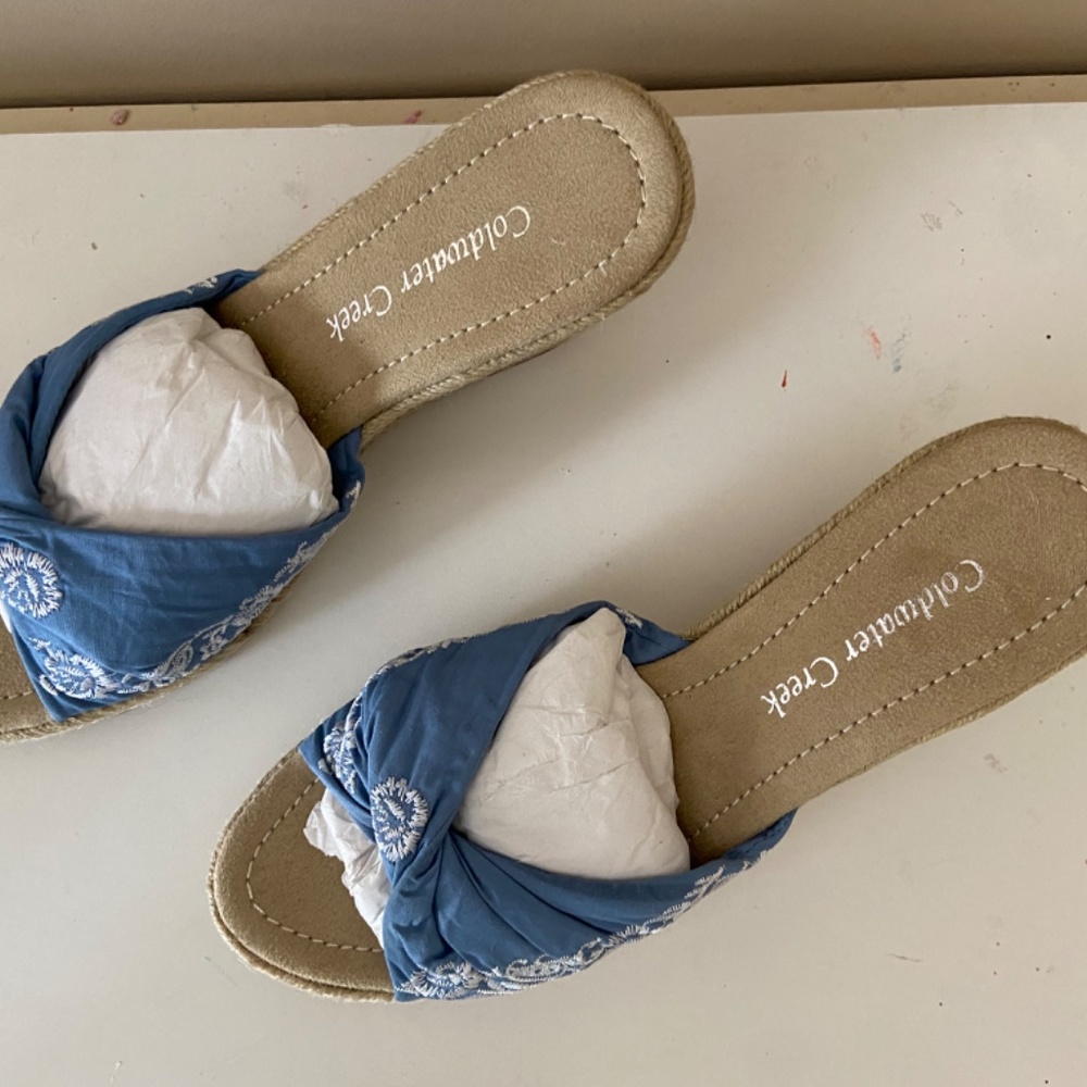 Wedge - Picture 2 of 4